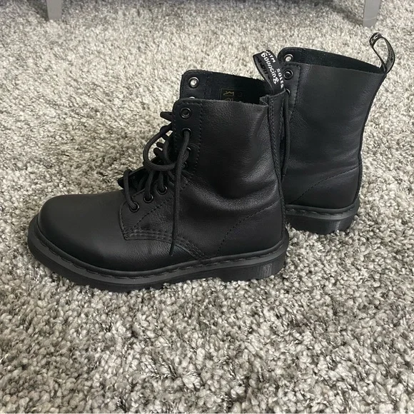 Dr. Martens 1460 Size 6 High Top Leather Boot - Picture 2 of 6